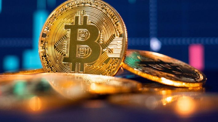 Bitcoin tăng lên 52.000 USD sau gần 4 tháng
