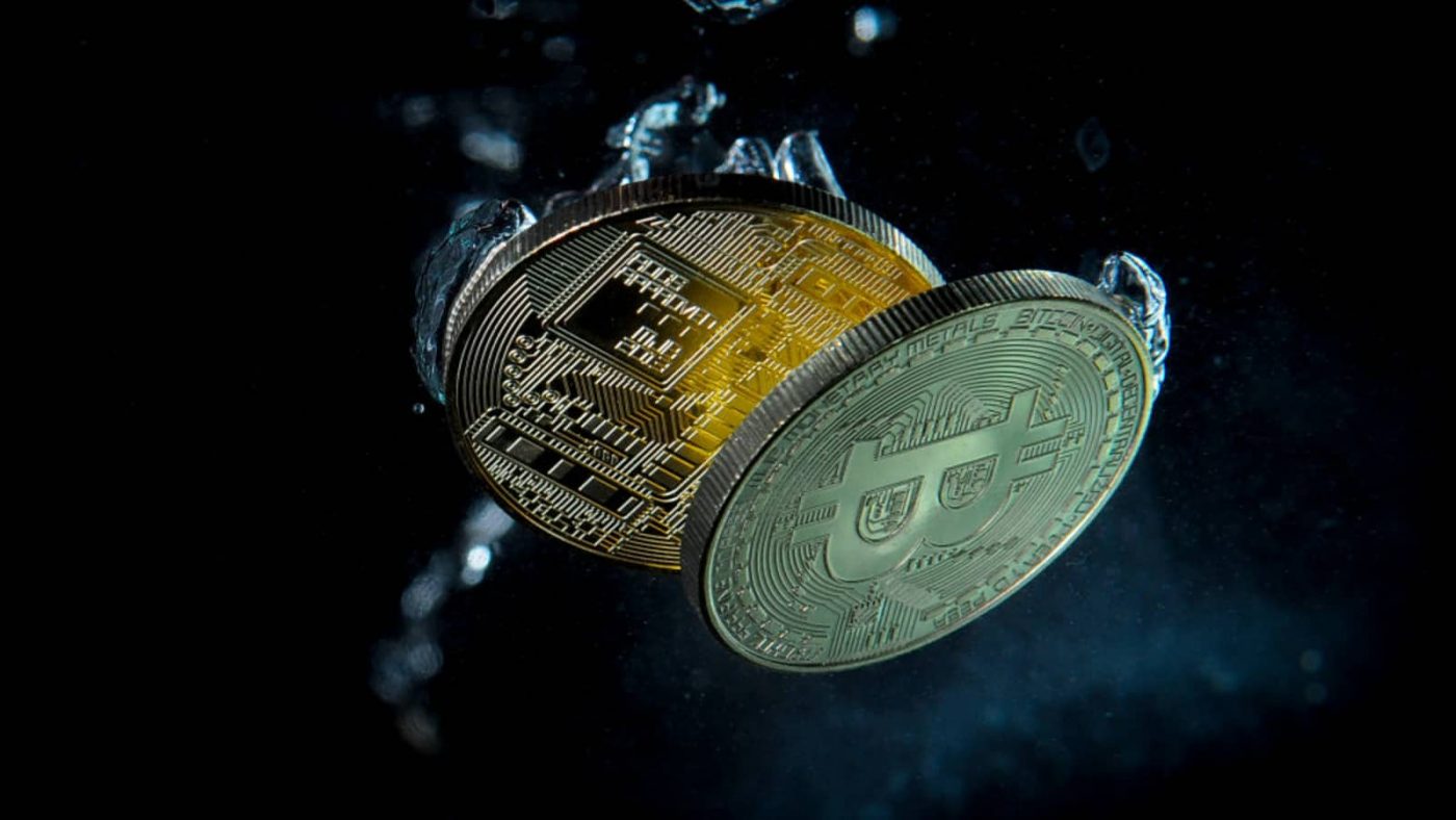 Giá Bitcoin giảm xuống 56.000 USD